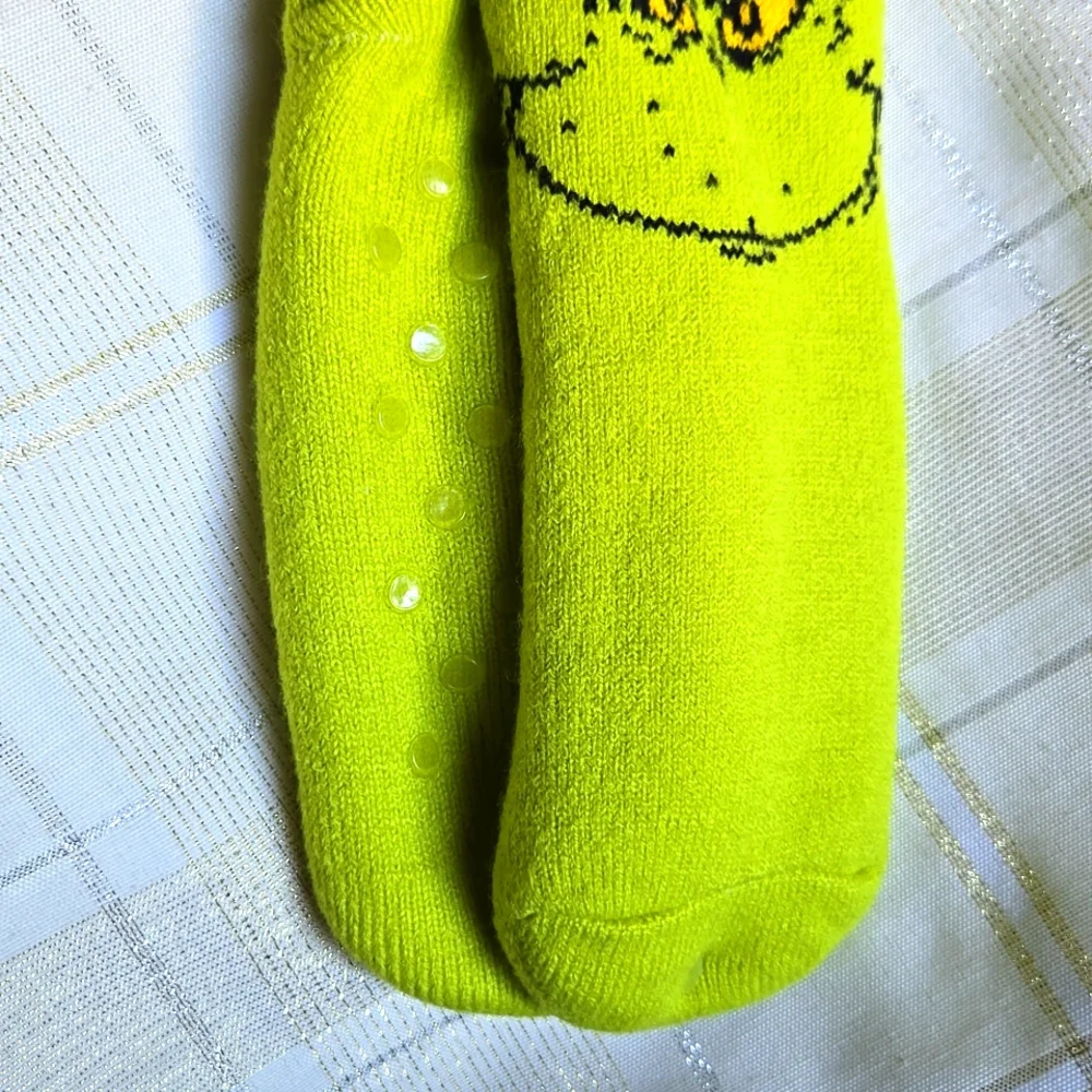 NIP Grinch Slipper Socks - Picture 4 of 5
